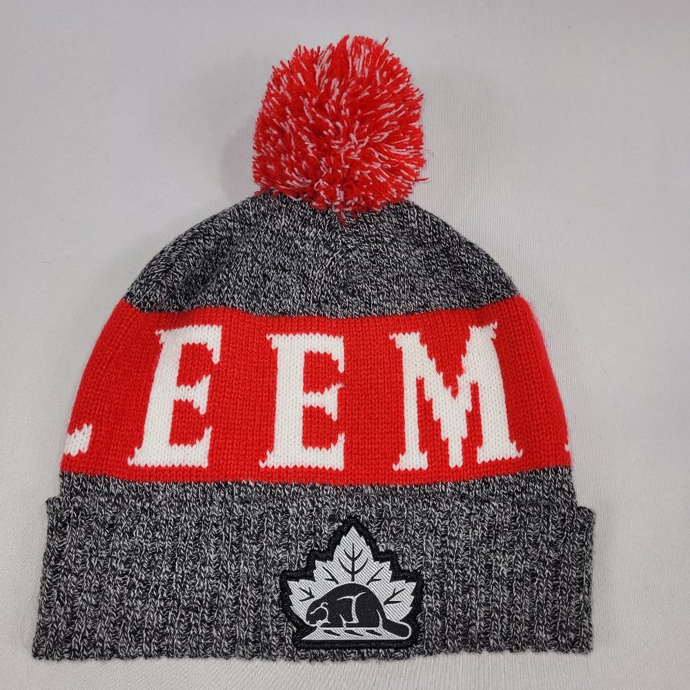 Sleeman Toque Canadian Beer PomPom Winter Knit Hat